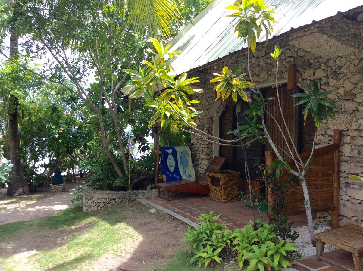 Ravenala Beach Bungalows Moalboal Buitenkant foto